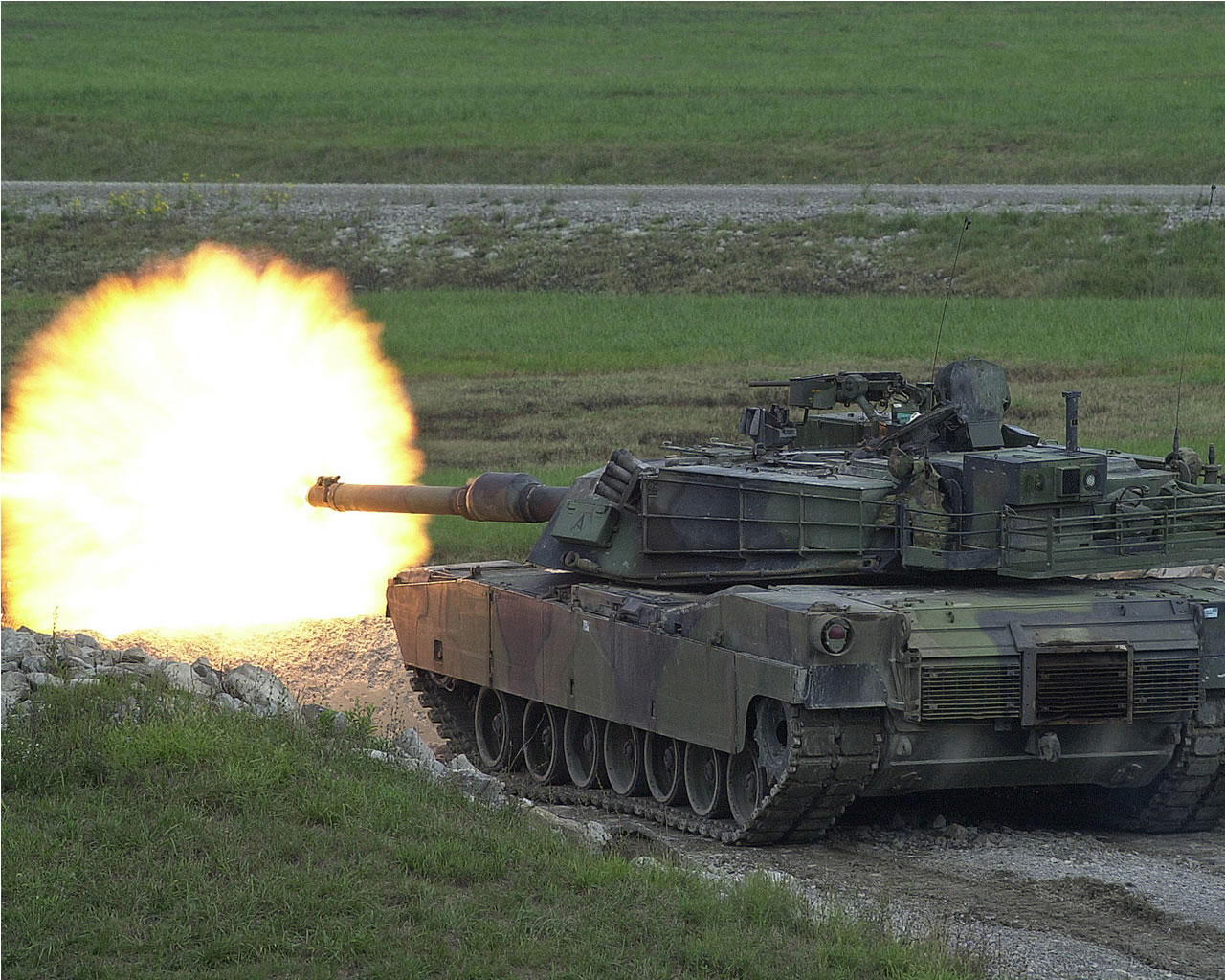 M1A1_abrams_tank_1.jpg